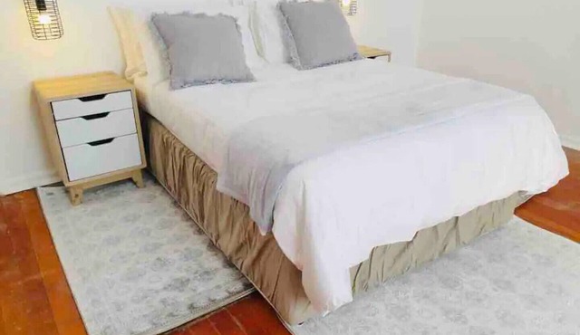 Contemporary 2 bed in Suburbs - 2080