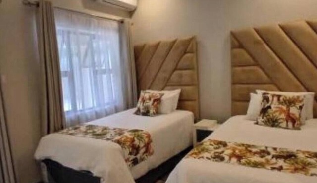 Cosmo Guest House : Twin Room with Garden View