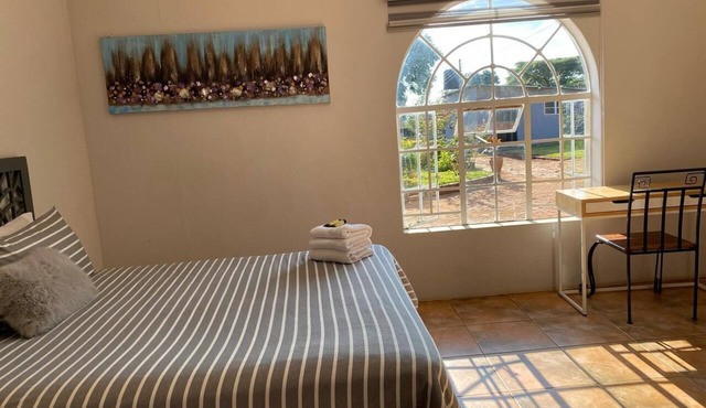 Cosy Cottage Retreat with Garden, Hot Water & Solar Backup in Borrowdale Harare