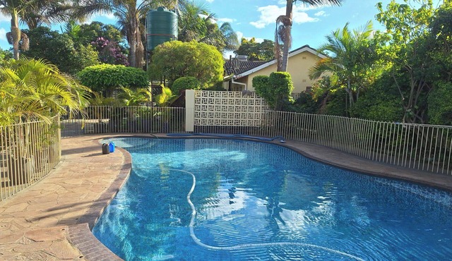 Cottage Sleeps 4 with Pool