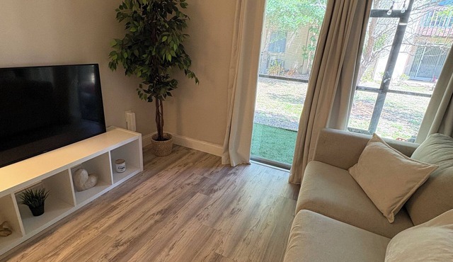 Cozy 1-bedroom apartment with AC in charming Sarasota