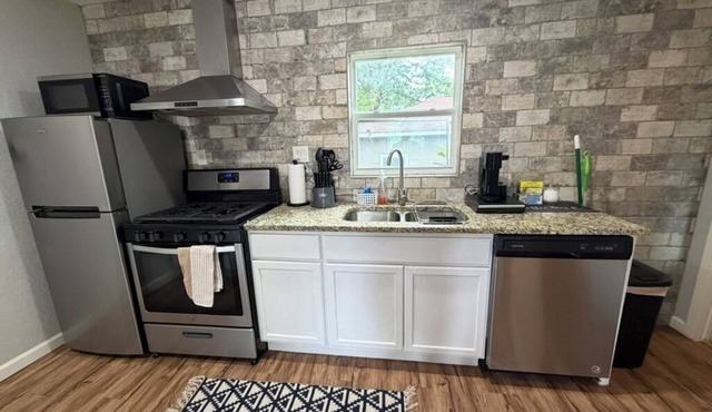 Cozy 1BR Studio! DT-FtSam-UIW- Trin-PEARL-BAMC-SAT