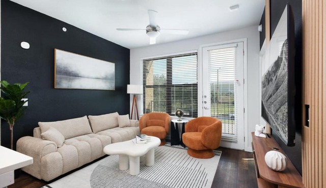 Cozy 2BR-w Parking, Near Rvrwalk, Dome & Conv Ctr