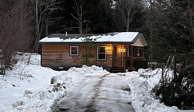 Cozy Home with Mountain Views, Moments from Stowe