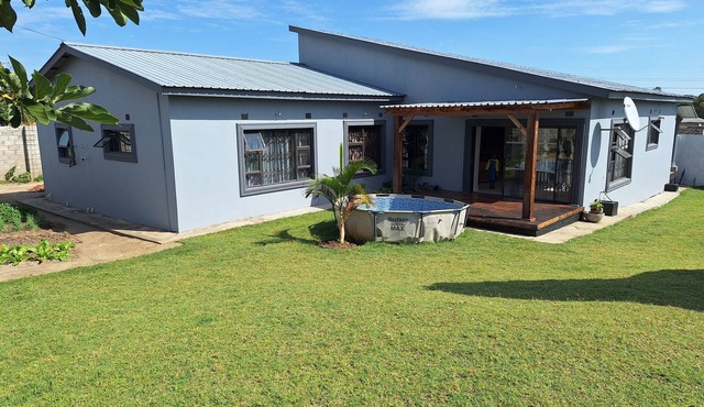 Cozy retreat near 7070 High way with easy access to major attractions in Lusaka.