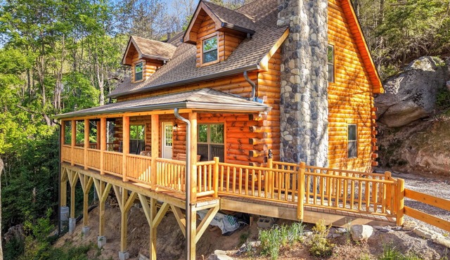 CozyNest - Brand New, Fresh 3BR, 2.5BA Rustic Log Cabin with Views!