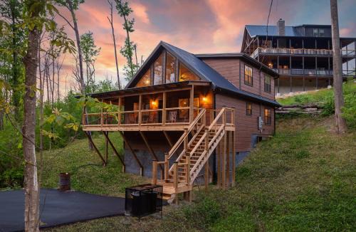 Creekside Manor Too cabin