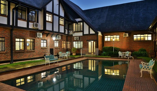 Cresta Churchill Hotel
