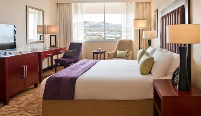 Delight in the Urban Views: Free Parking, Rooftop Pool, Near Alte Feste Museum!