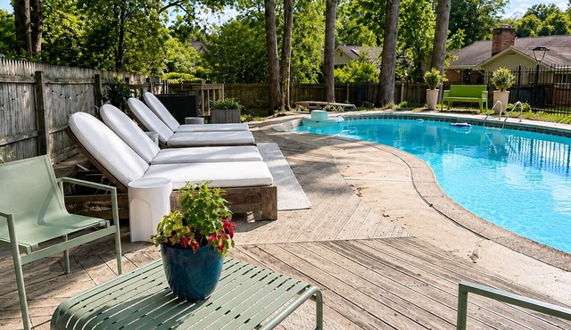 Designer DC Retreat, Private Pool, Gym & Backyard Oasis