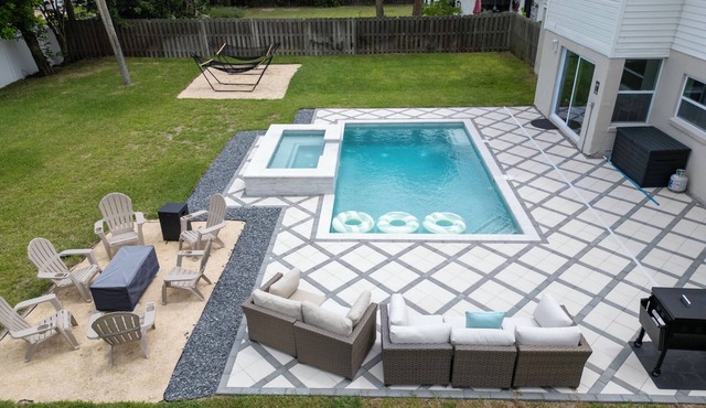Designer Home - 9 Beds - New Pool - By Beach