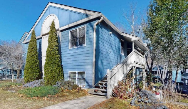 Dog-friendly condo with a renovated kitchen plus access to a pool & tennis