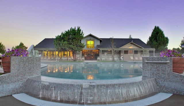 Elegant Canyon Rim Retreat & Spa | 2 Units | Near Eagle Crest Golf Course