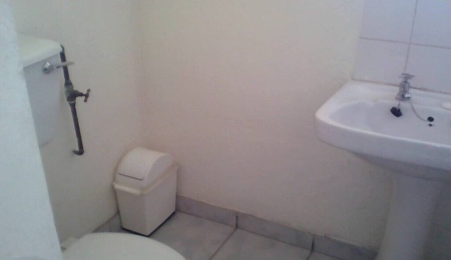 Elephant Room accommodating 2