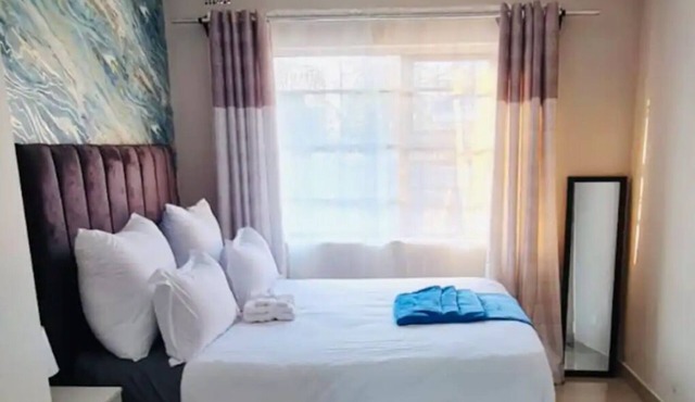 Emerald Suite Sleeps 6 with Free Parking