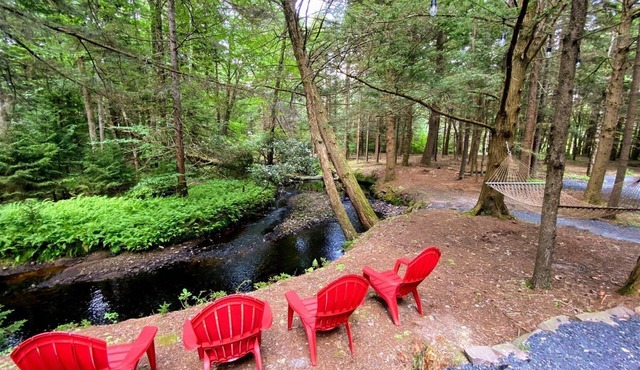 ENJOY POCONOS BY THE MONTH AT A TIME! COTTAGE AWAY FROM IT ALL ON STREAM!