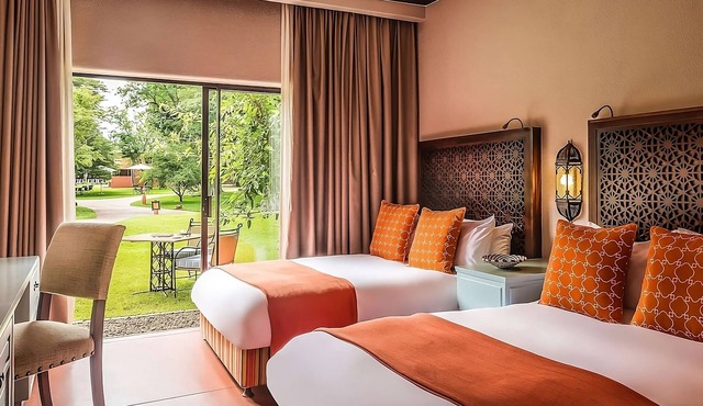 Experience Helicopter Flights through Batoka Gorge! 3 Spacious Units, Pool, Spa!