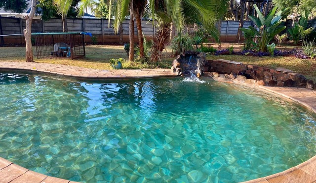 Exquisite 3 bed with pool and solar - 2238