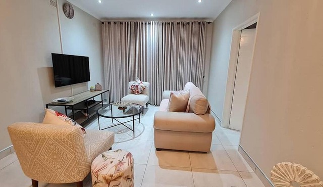 Exquisite guesthouse in Hillside with pool - 2040