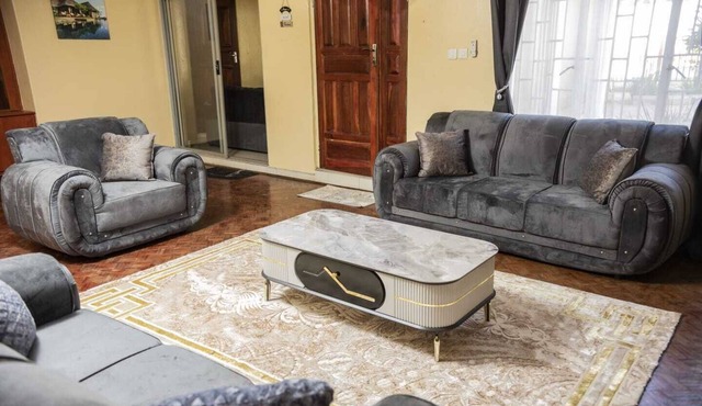 Family Friendly Sunningdale House in Lusaka, close to Malls and Embassies
