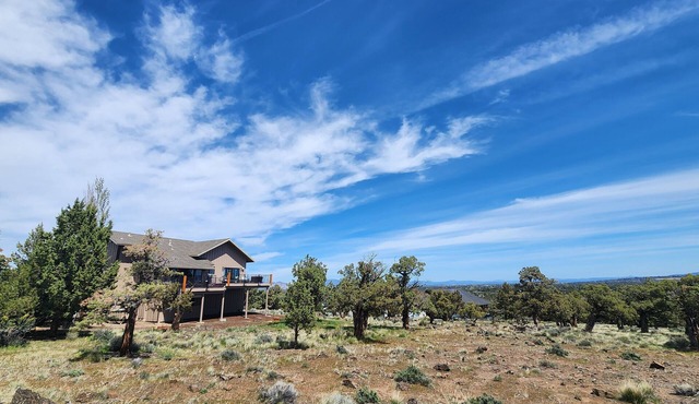 Family fun in Eagle Crest 6 Bedrooms, sleeps 15. Hot tub, forever views, privacy