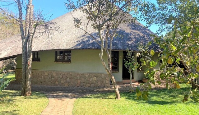Family Lodge in Natural African Bush - 2115