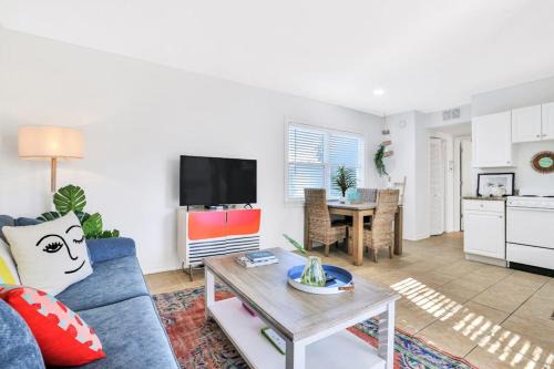 Freshly Remodeled Island Suite w Pool & Pet Friendly
