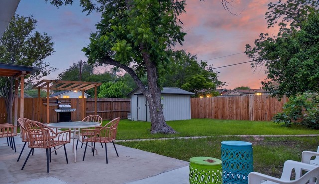 Game Room + Huge Yard! 6 mi to DT and Pearl Dist
