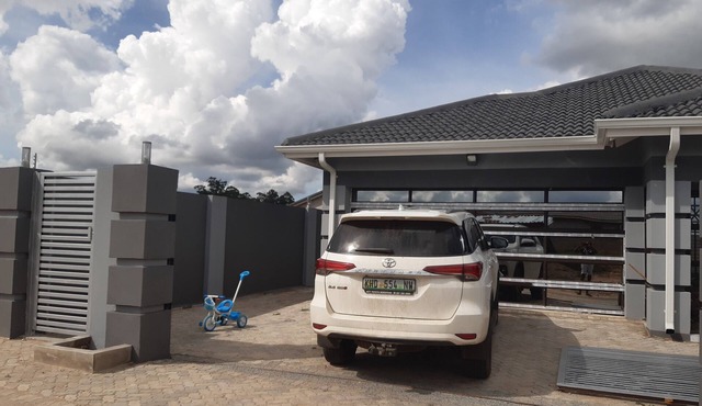 Gets Holiday House
