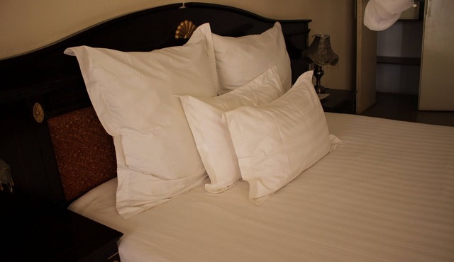 Golden Pillow Choma