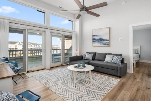 Gorgeous 2 bedroom at Seascape in prestigious Heron Harbour