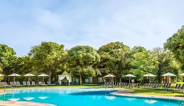 Great Amenities with Great Views! Outdoor Pool, Spa Center and Free Parking!