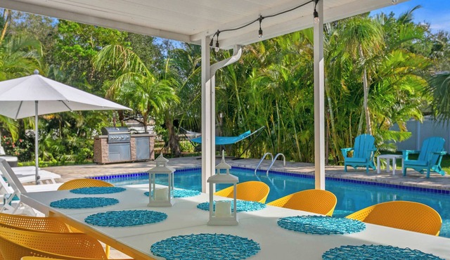 Heated Pool, Air Hockey & 5BR — 12 Min to AMI