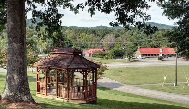 Highland Manor Inn
