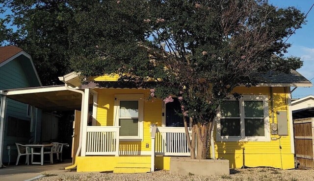 Historic Charm Meets Modern Comfort - Minutes to San Antonio Downtown/Riverwalk