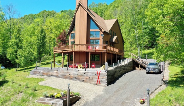 Hot Tub & Sauna ~ The Ridge Chalet ~ Wood Fireplace ~ Sleeps 12