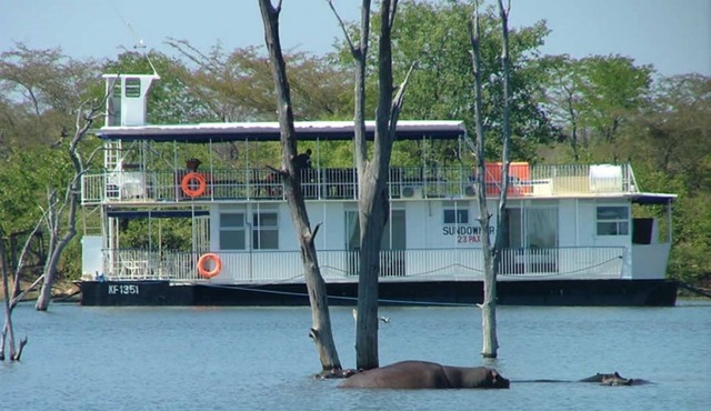 Houseboat with aircon and splash pool - 2128