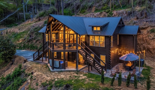 Indoor Private Pool, Sleeps 12, In Gatlinburg