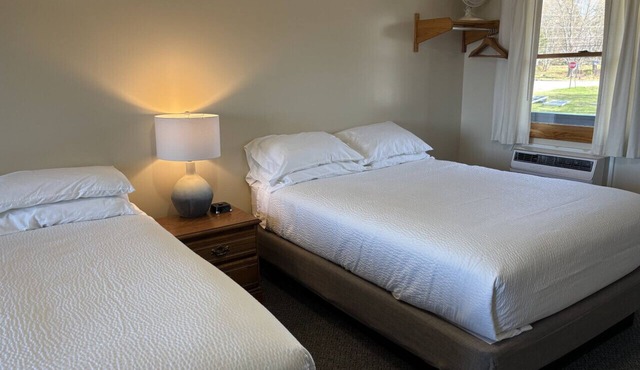 Juniper Motel*Double Queen*RM23*Dock*ATV Access*Waterfront*Pet Friendly*Kayak/Boat Rentals