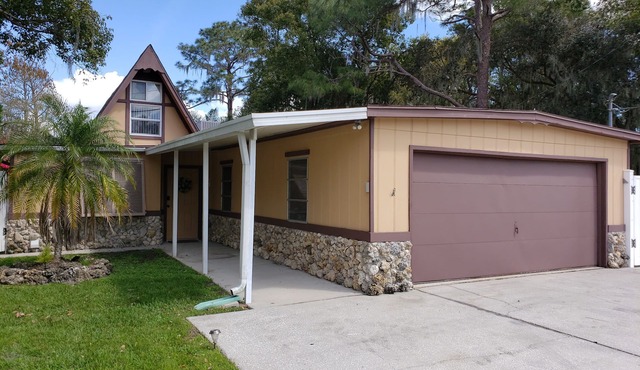 Lake Front Country Pool Home, 40 minutes to Disney