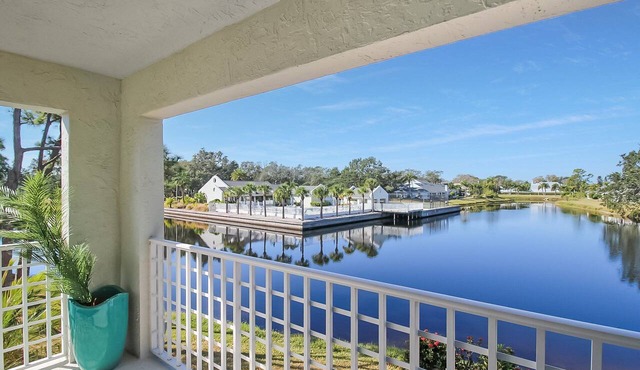 Lakefront retreat - Minutes to Anna Maria Island - Driftwood Dreams