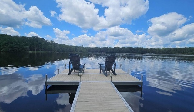 Lakefront w/PrivateDock Fishing Beach 2Kayaks Firepit Fireplace Foosball