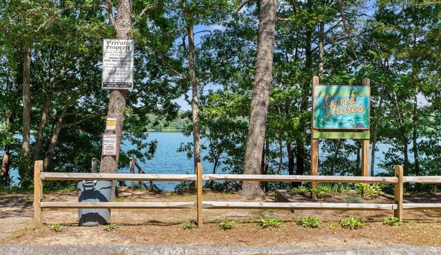 Lakeside Cape Cod Family Firepit Near Beaches