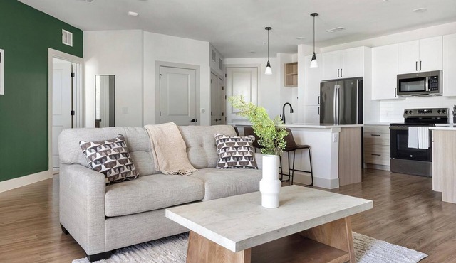 Landing | Amazing 2BD, Yoga Studio