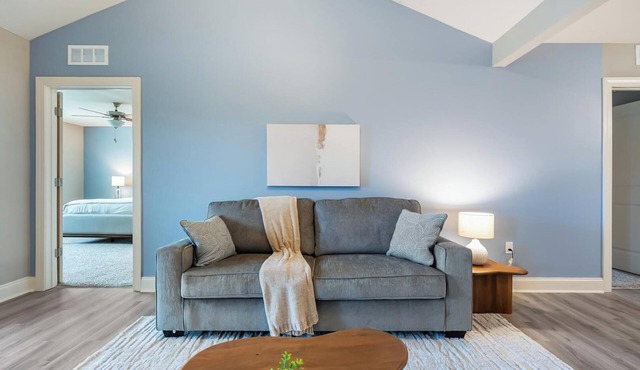 Landing | Beautiful 3BD, Pool, Gym