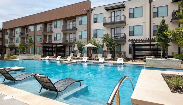 Landing | Chic 1BD, Clubhouse, Pool