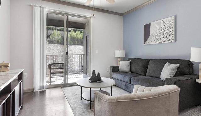 Landing | Chic 2BD, Yoga Studio, Gym