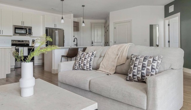Landing | Spectacular 2BD, Yoga Studio