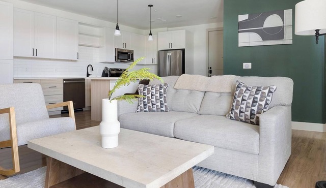 Landing | Spectacular 2BD, Yoga Studio