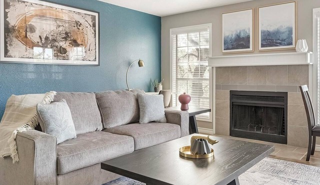 Landing | Stunning 1BD, Pool, Gym